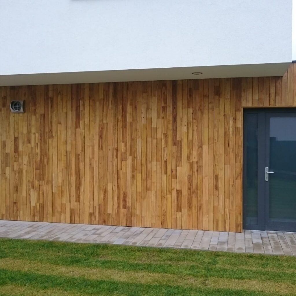 Fasádní obklad z akátového dřeva