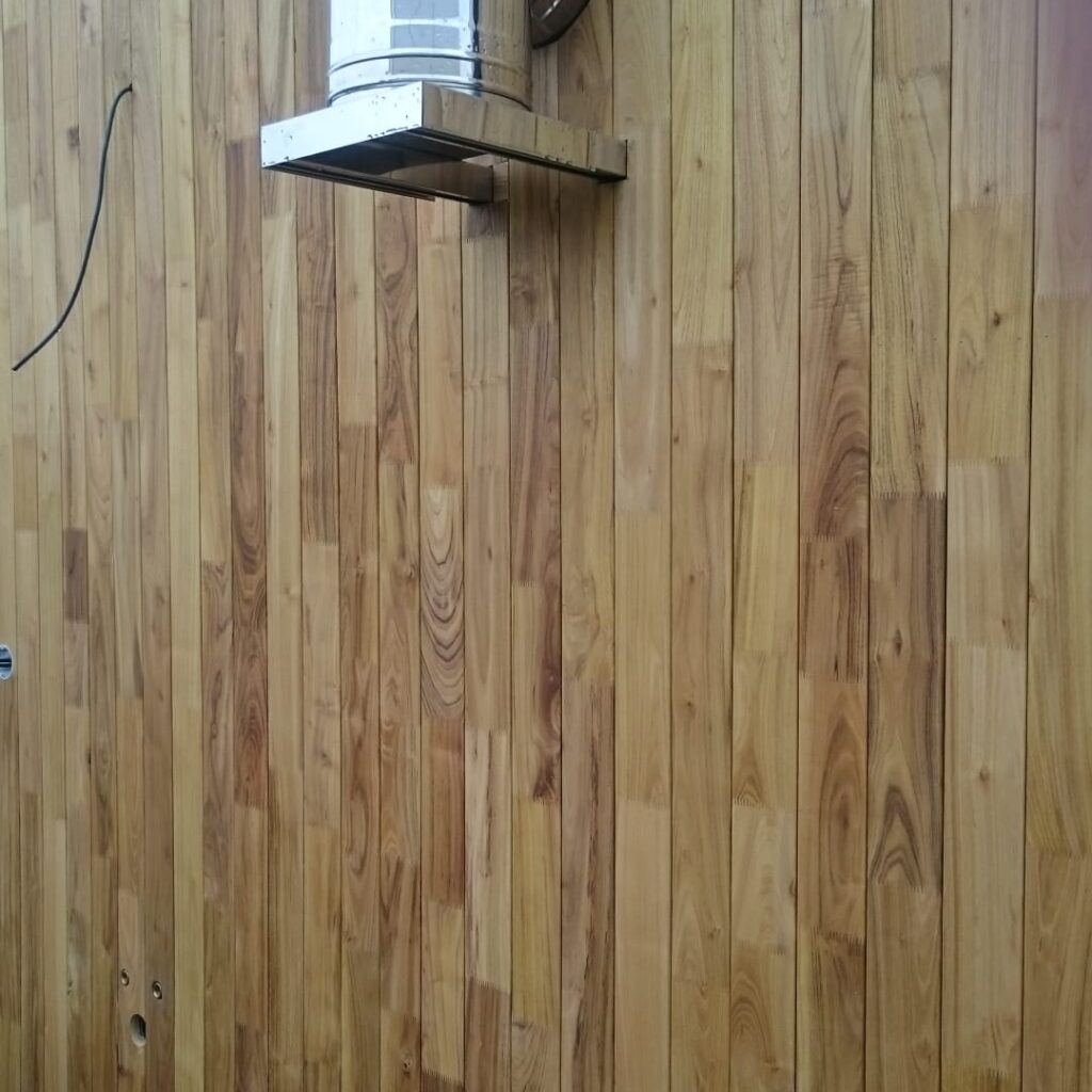 Fasádní obklad z akátového dřeva