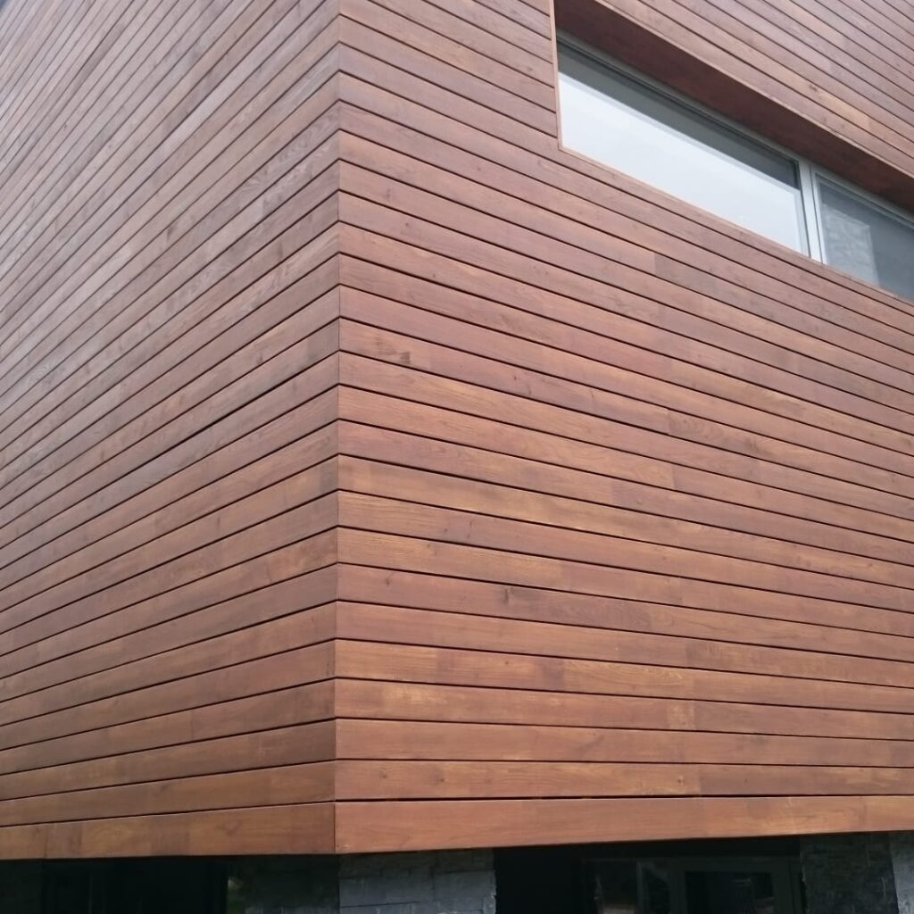Fasádní obklad z akátového dřeva