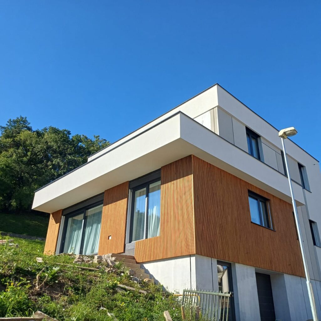 Fasádní obklad z akátového dřeva