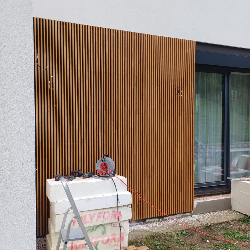 Fasádní obklad z akátového dřeva