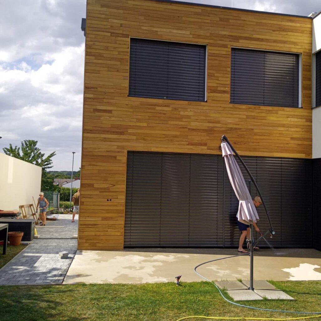 Fasádní obklad z akátového dřeva