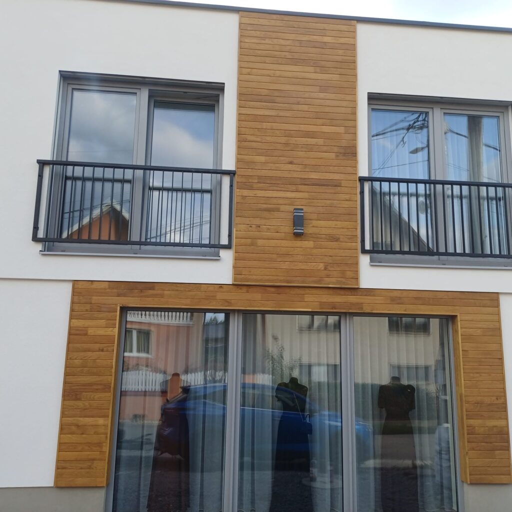 Fasádní obklad z akátového dřeva