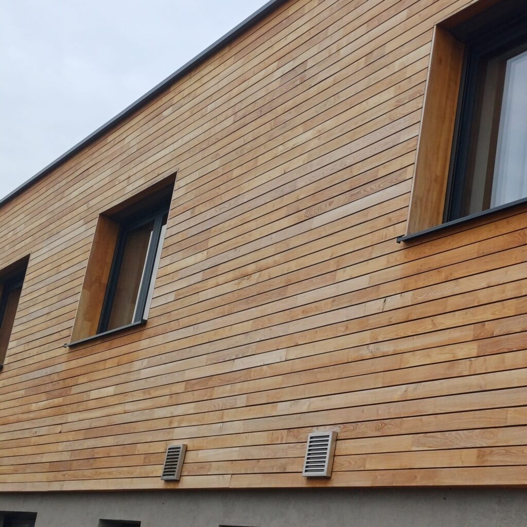 Fasádní obklad z akátového dřeva