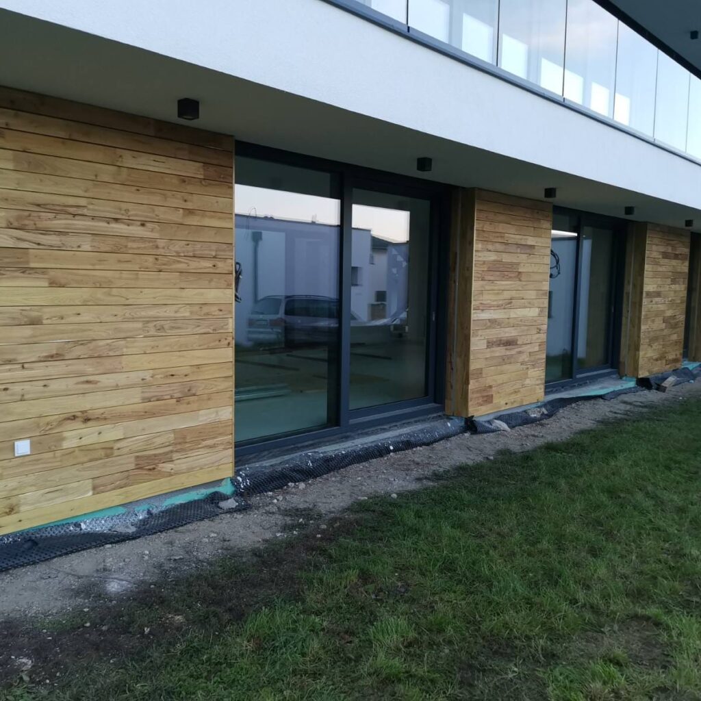 Fasádní obklad z akátového dřeva