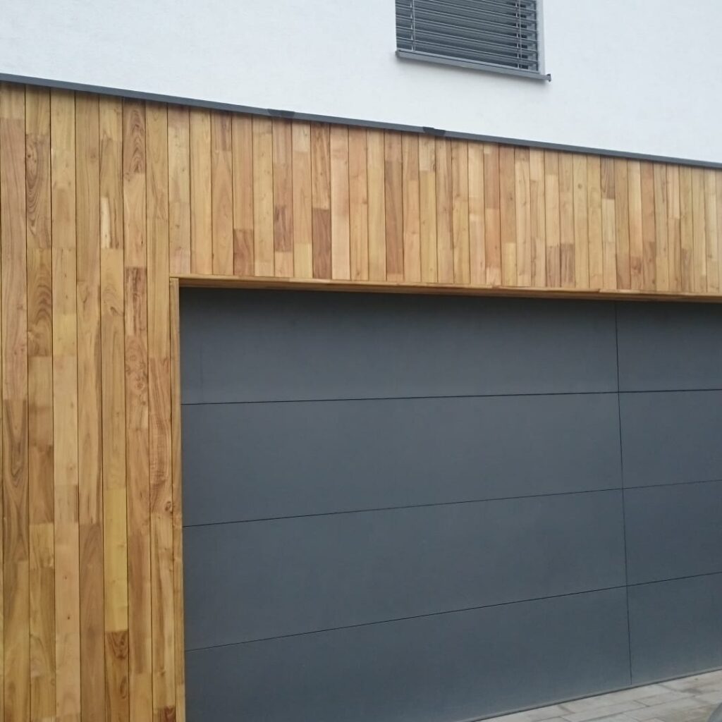 Fasádní obklad z akátového dřeva