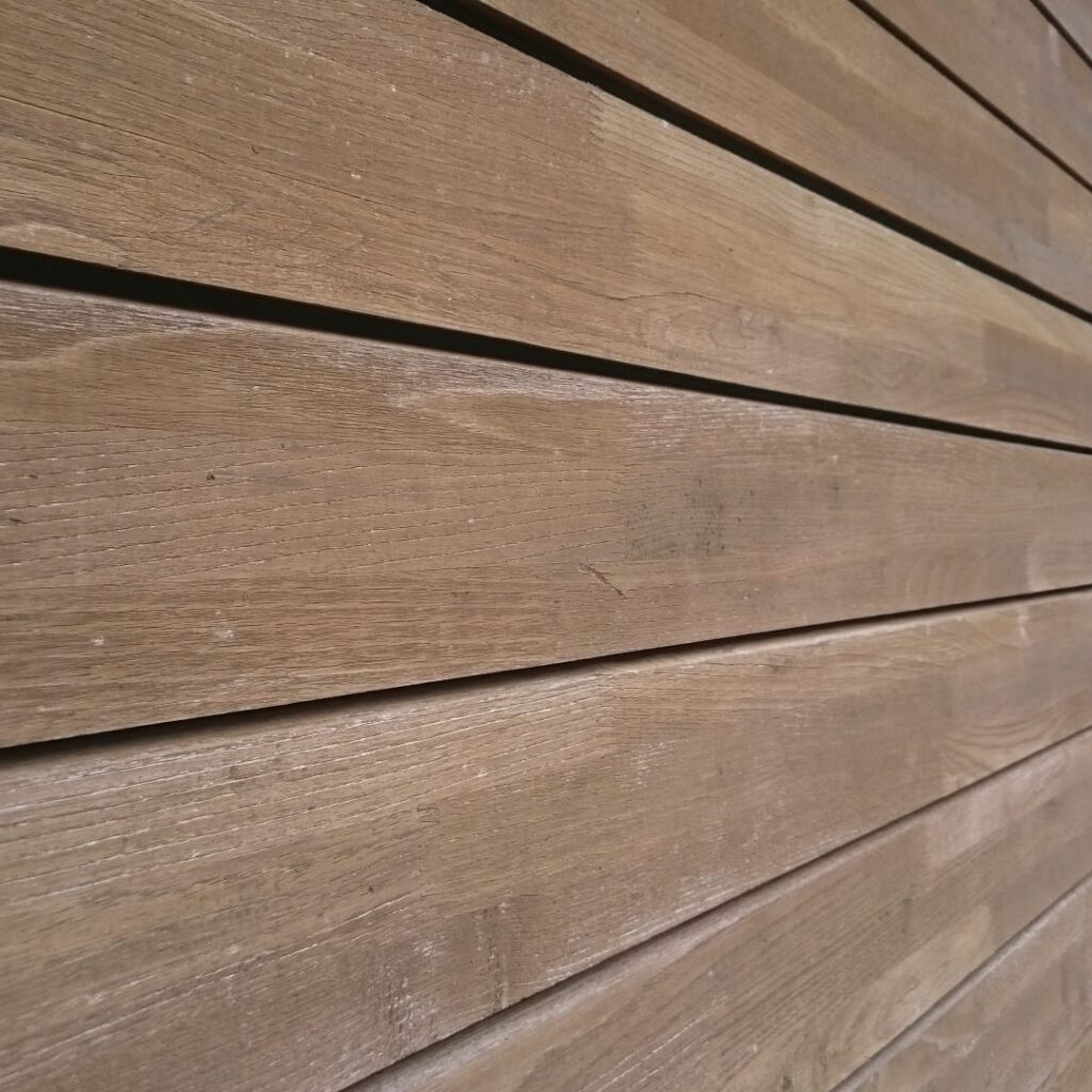 Fasádní obklad z akátového dřeva