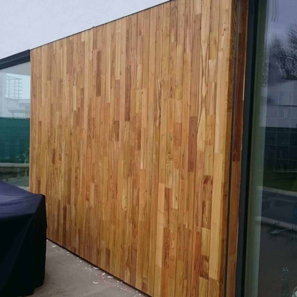 Fasádní obklad z akátového dřeva