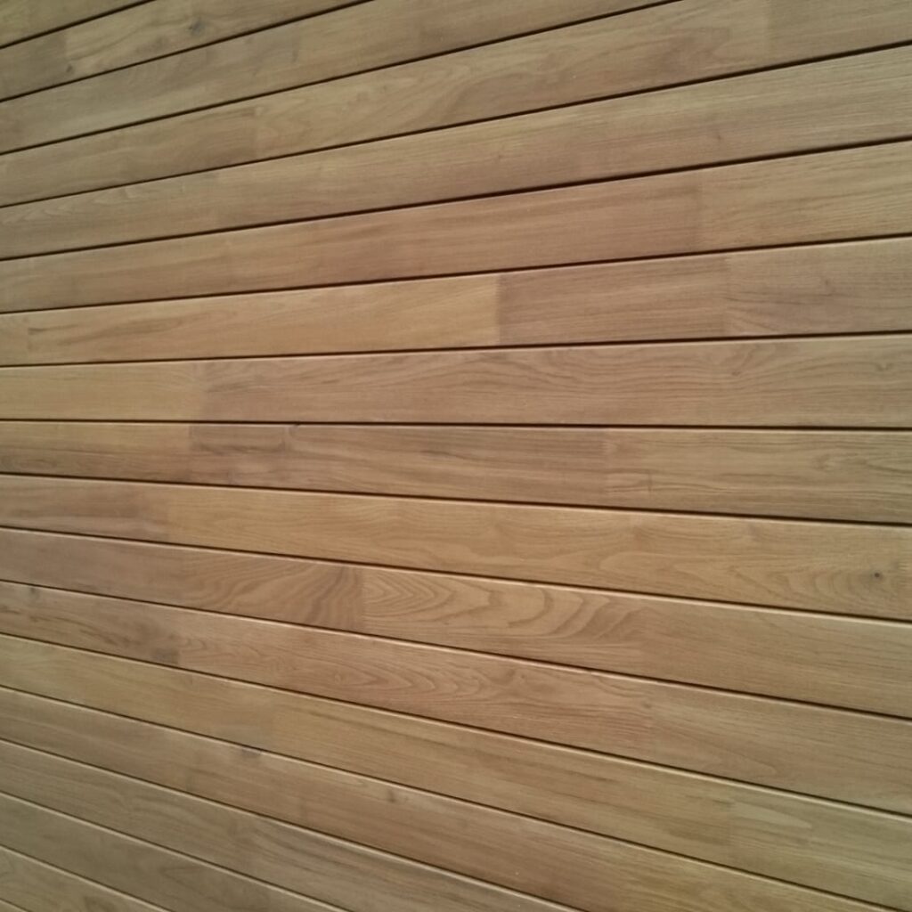 Fasádní obklad z akátového dřeva