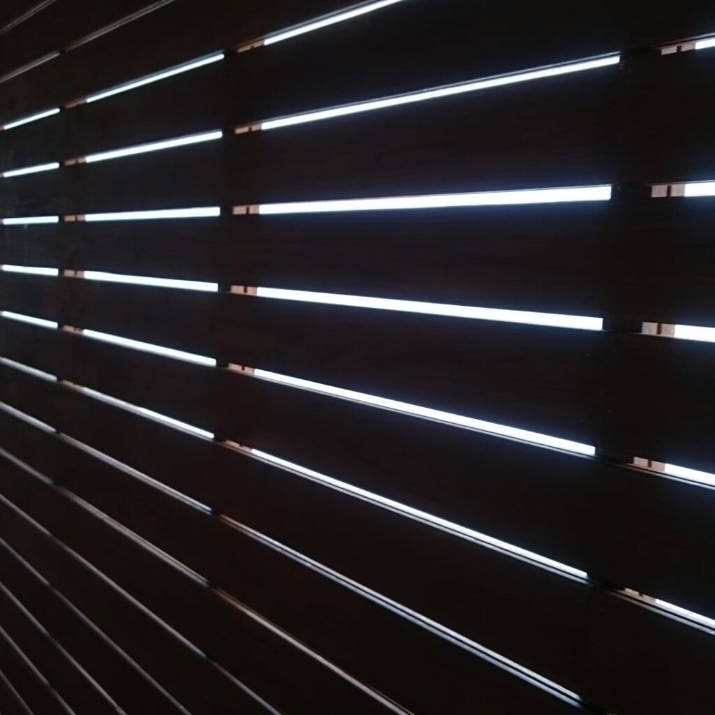 Plot z akátového dřeva