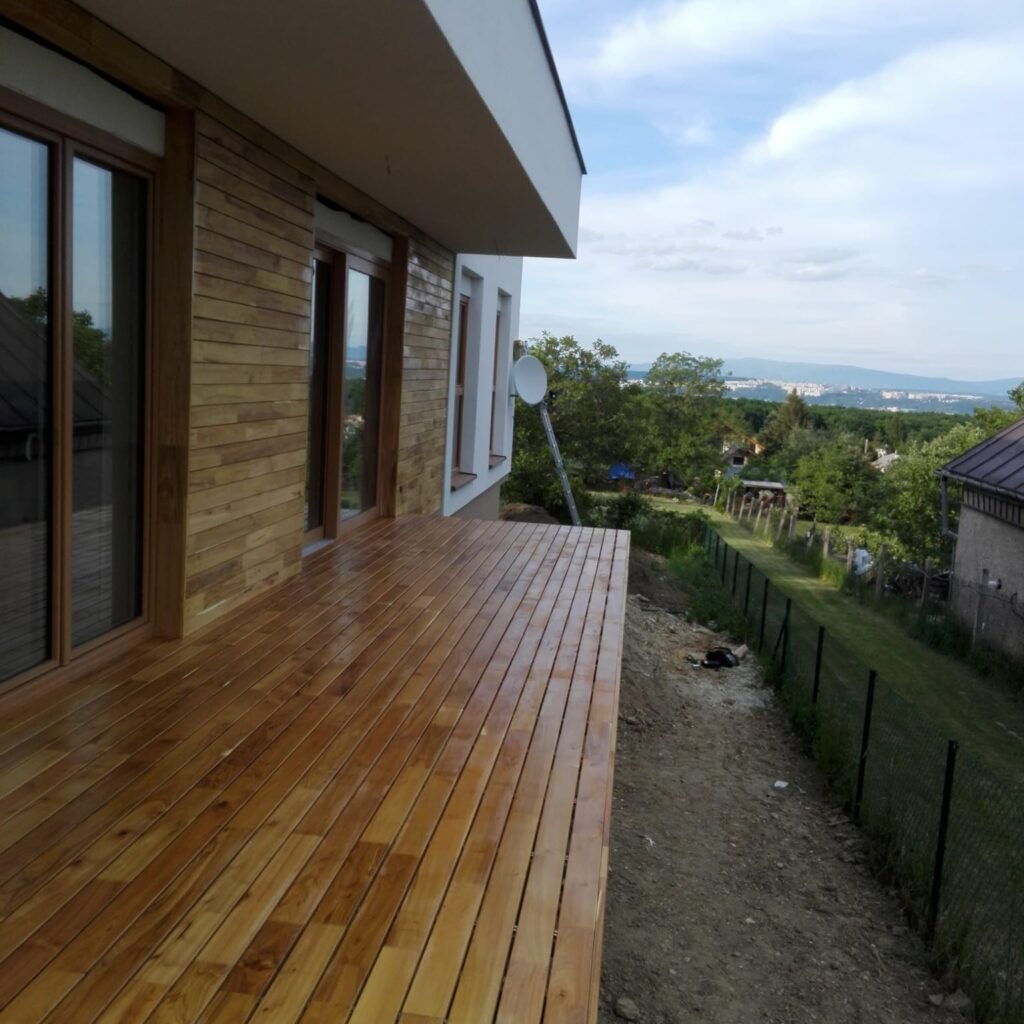 Terasa z akátového dřeva