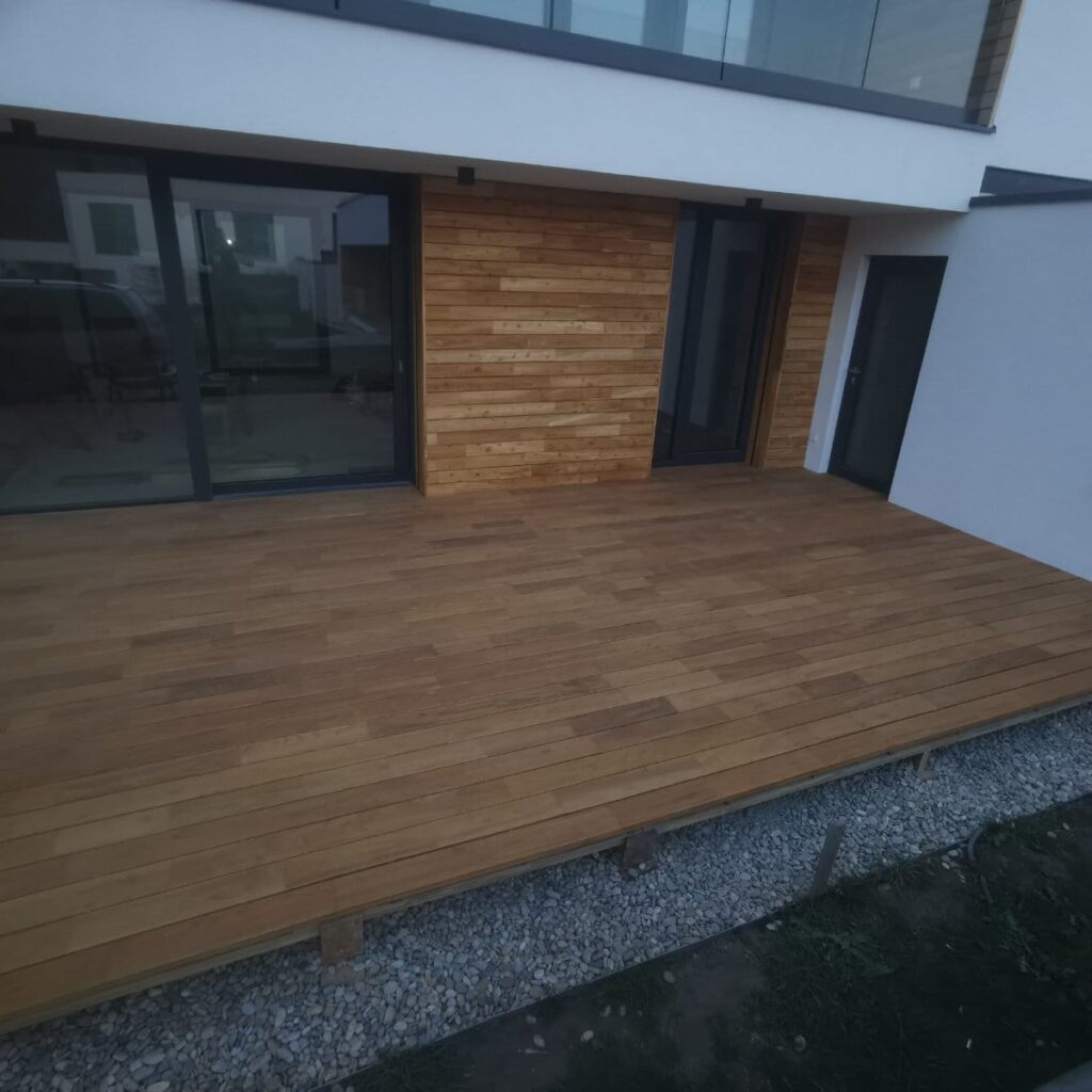 Terasa z akátového dřeva