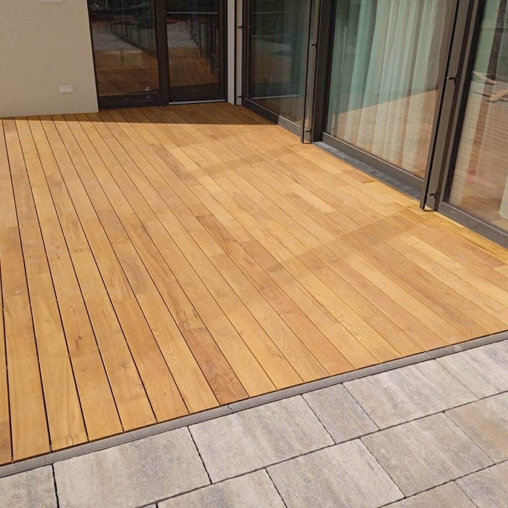 Terasa z akátového dřeva