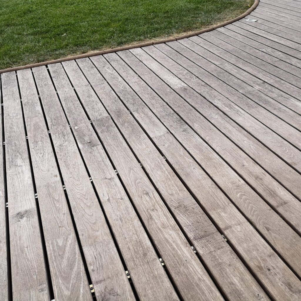 Terasa z akátového dřeva