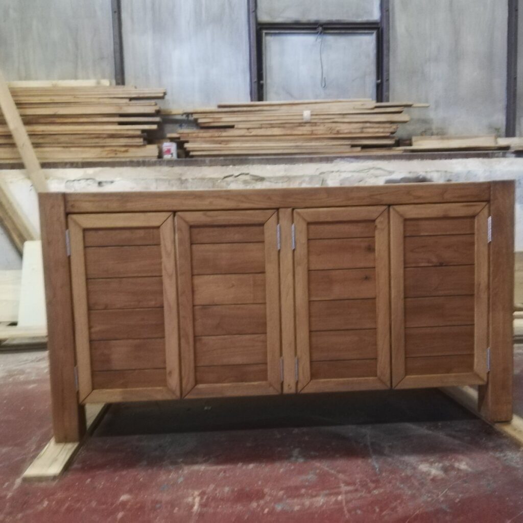 Zakázková výroba z akátového dřeva