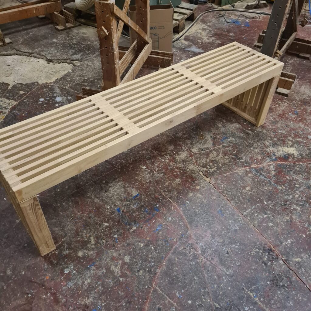 Zakázková výroba z akátového dřeva