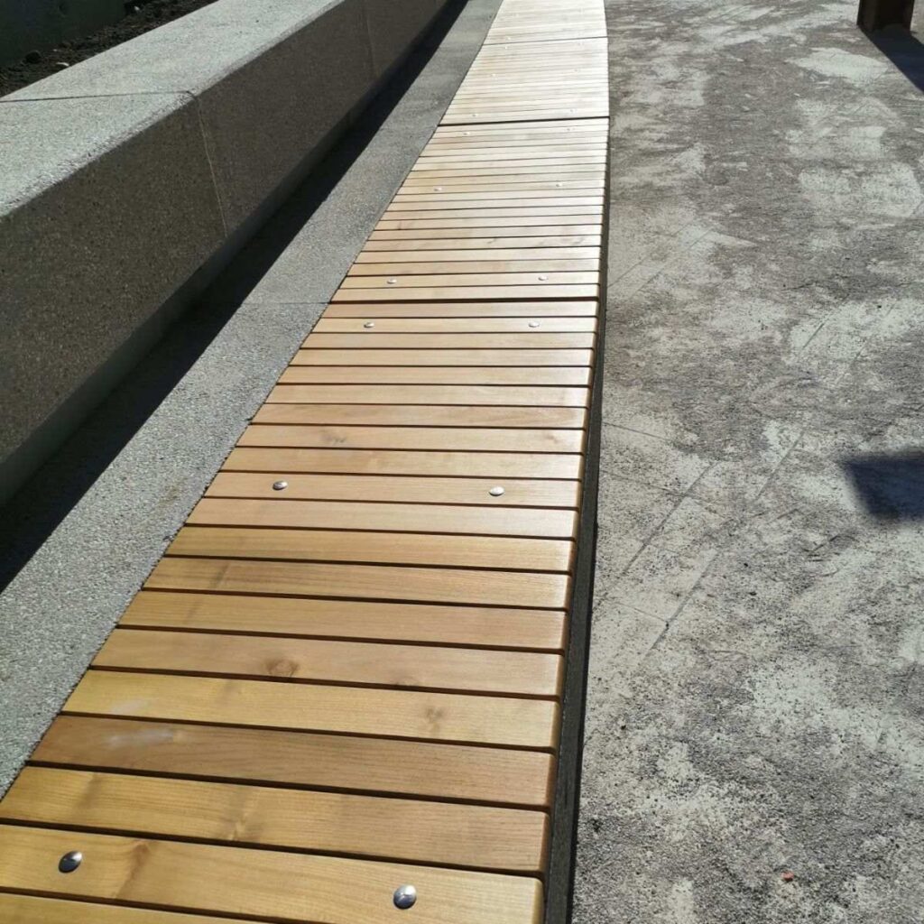 Zakázková výroba z akátového dřeva