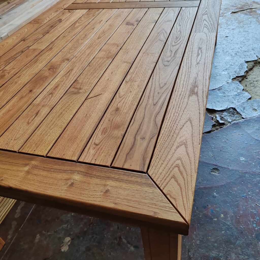 Zakázková výroba z akátového dřeva