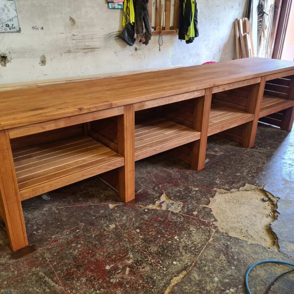 Zakázková výroba z akátového dřeva